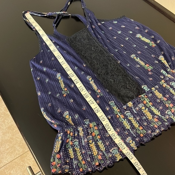 Vintage 1990s Free People tank top with lace accent and floral print, blue L - Picture 4 of 10